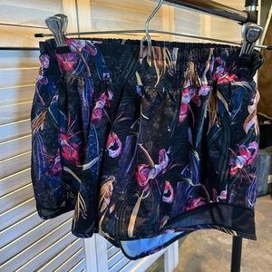 lululemon shorts, size 6, 4 in